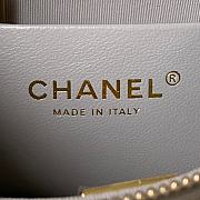 Chanel Hobo Bag Grey Size 15 x 23.5 x 2 cm - 6