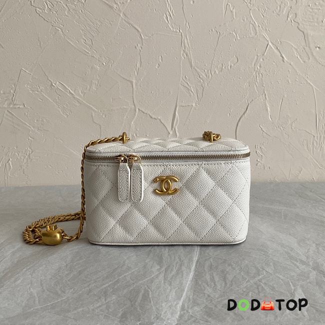 Chanel White Quilted Caviar Vanity Case Bag Size 16.5 × 8 × 10 cm - 1