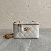 Chanel White Quilted Caviar Vanity Case Bag Size 16.5 × 8 × 10 cm - 1