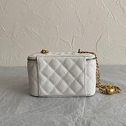 Chanel White Quilted Caviar Vanity Case Bag Size 16.5 × 8 × 10 cm - 6