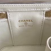 Chanel White Quilted Caviar Vanity Case Bag Mini Size 10 × 7 × 9 cm - 6