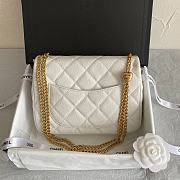 Chanel Caviar Flap Bag White Size 23 × 8 × 16 cm - 4
