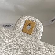 Chanel Caviar Flap Bag White Size 23 × 8 × 16 cm - 2