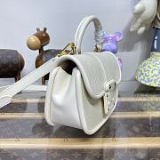 Louis Vuitton LV Hide and Seek Epi Leather White Size 21 x 15 x 8 cm - 6