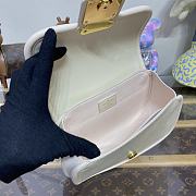 Louis Vuitton LV Hide and Seek Epi Leather White Size 21 x 15 x 8 cm - 4