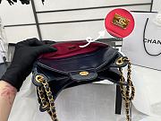 Chanel Hobo Bag Black Size 22.5 x 21.5 x 7 cm - 5