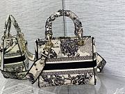 Dior Medium Lady D Lite Bag Black/White Size 24 x 20 x 11 cm - 3