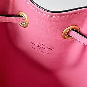Valentino Mini Sheepskin Bucket Bag Pink Size 20 x 17 x 8 cm - 4