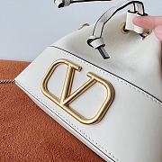 Valentino Mini Sheepskin Bucket Bag White Size 20 x 17 x 8 cm - 2