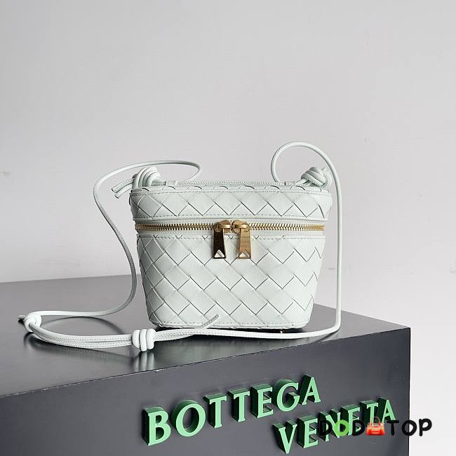 Bottega Veneta Intrecciato Nappa Mini Shoulder Bag White Size 18 x 12 cm - 1