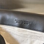 Bottega Veneta Cobble Intrecciato Black Bag Size 27 x 17 x 10 cm - 2