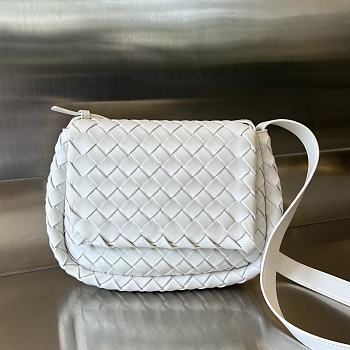 Bottega Veneta Cobble Intrecciato White Bag Size 27 x 17 x 10 cm
