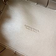 Bottega Veneta Bowling Cassette Bag Size 22 x 16 x 13 cm - 2