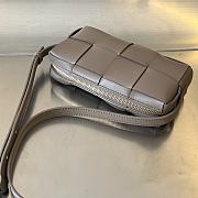 Bottega Veneta Cassette Mobile Phone Bag Size 18 x 9 x 3.5 cm - 5