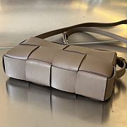 Bottega Veneta Cassette Mobile Phone Bag Size 18 x 9 x 3.5 cm - 4