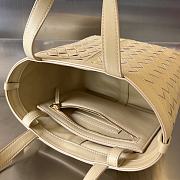Bottega Veneta Beige Bag Size 23 x 18.5 x 15 cm - 4