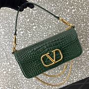 Valentino Garavani Loco Handbag Green Size 27 x 13 x 6 cm - 4