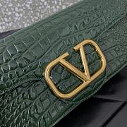 Valentino Garavani Loco Handbag Green Size 27 x 13 x 6 cm - 2