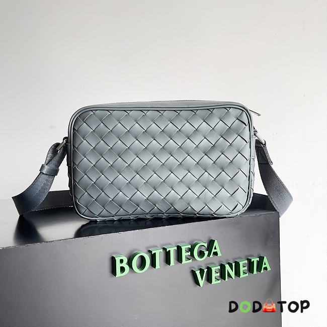 Bottega Veneta Small Intrecciato Camera Bag Gray Size 25 x 16 x 7.5 cm - 1