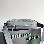 Bottega Veneta Small Intrecciato Camera Bag Gray Size 25 x 16 x 7.5 cm - 3