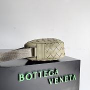 Bottega Veneta Small Intrecciato Camera Bag Beige Size 25 x 16 x 7.5 cm - 6