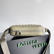Bottega Veneta Small Intrecciato Camera Bag Beige Size 25 x 16 x 7.5 cm - 3