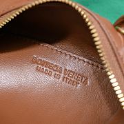 Bottega Veneta Handbag Brown Size 20.5 x 15.5 x 10 cm - 2