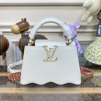 Louis Vuitton LV Capucines Mini Handbag M22121 White Size 21 x 14 x 8 cm