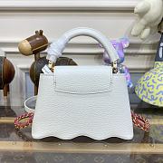 Louis Vuitton LV Capucines Mini Handbag M22121 White Size 21 x 14 x 8 cm - 5