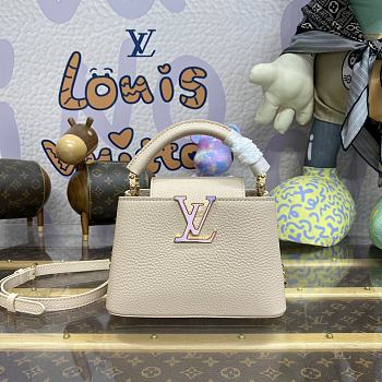 Louis Vuitton LV Capucines Mini Handbag M23082 Size 21 x 14 x 8 cm