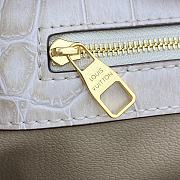 Louis Vuitton LV Capucines Medium Handbag M48865 Size 31 x 21 x 11 cm - 3