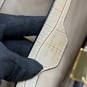 Louis Vuitton LV Capucines Medium Handbag M48865 Pink Size 31 x 21 x 11 cm - 3