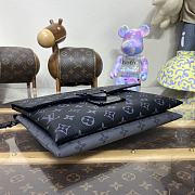 Louis Vuitton LV Pochette S-Lock Monogram Eclipse M82598 Black Size 28 x 22.5 x 3.5 cm - 6