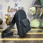 Louis Vuitton LV Pilot Slingbag Aerogram Size 20 x 30 × 4 cm - 4