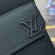 Louis Vuitton LV Pilot Slingbag Aerogram Size 20 x 30 × 4 cm - 3