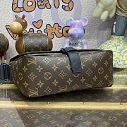 Louis Vuitton LV Montsouris Messenger Bag M46685 Brown Size 34 x 19 x 11 cm - 5