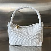 Bottega Veneta Tosca Intrecciato Leather Shoulder Bag White Size 27 x 18 x 8 cm - 1