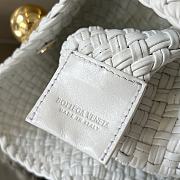 Bottega Veneta Tosca Intrecciato Leather Shoulder Bag White Size 27 x 18 x 8 cm - 2