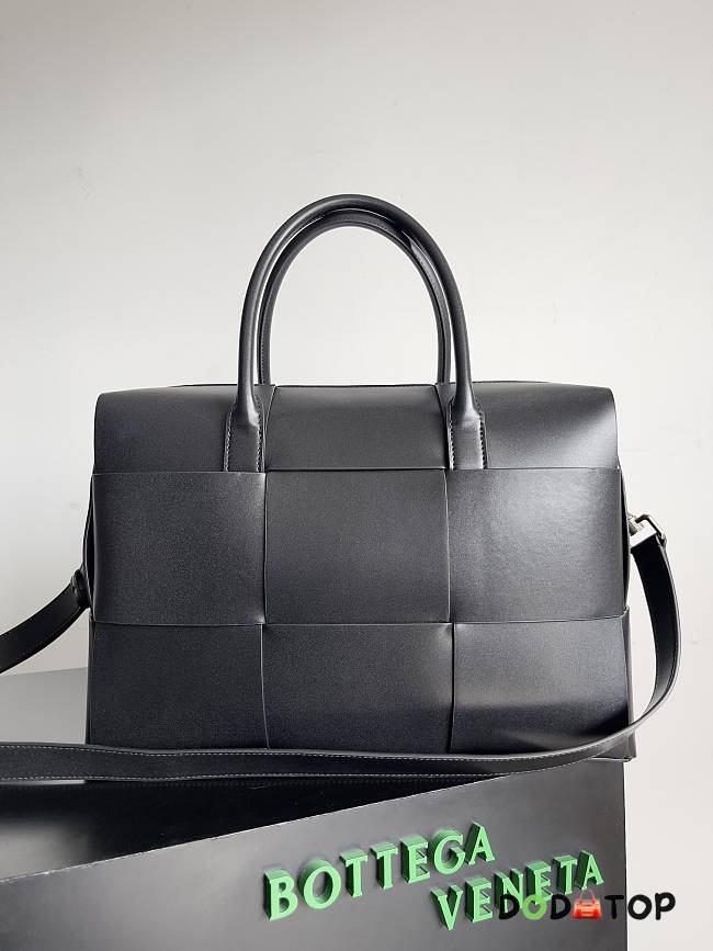 Bottega Veneta Men's Arco In Black Bag Size 36 x 28 x 12 cm - 1