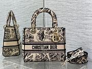 Dior Medium D-lite Bag Beige And Black Plan De Paris Embroidery Size 24 x 11 x 20 cm - 2