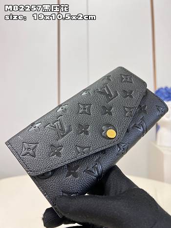 Louis Vuitton Wallet M82257 Black Size 19 x 10.5 x 2 cm