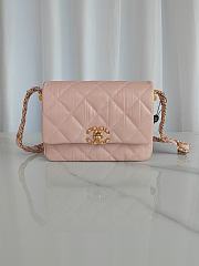 Chanel Ivory Crossbody Bag Pink Size 15 x 21 x 7 cm - 1