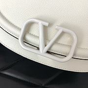 Valentino Garavani Small Vsling Grainy Calfskin Handbag White Size 22 x 15 x 5 cm - 6