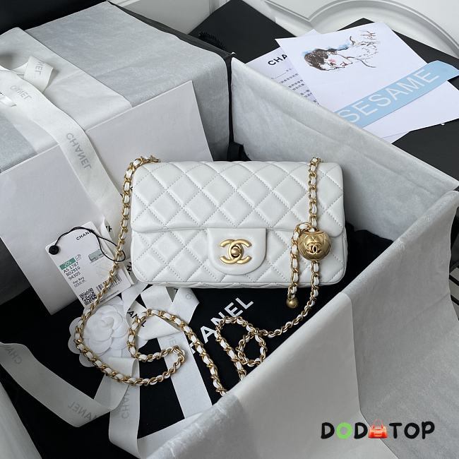 Chanel Mini Flap Bag Global Chain White Size 20 cm - 1