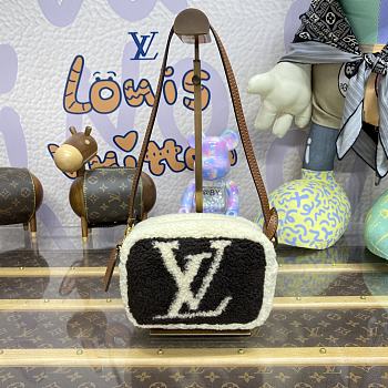 Louis Vuitton LV Shoulder bag M68599 Size 16.5 x 8 x 11 cm