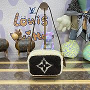 Louis Vuitton LV Shoulder bag M68599 Size 16.5 x 8 x 11 cm - 4