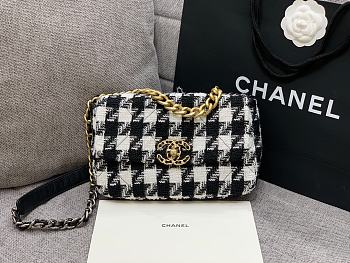 Chanel 19 Shoulder Bag Size  26 x 16 x 9 cm