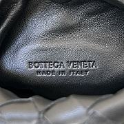 Bottega Veneta Mini Hop Crossbody Bag Size 25.5 x 14.5 x 11 cm - 3