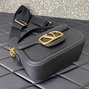 Valentino Garavani Alltime Grainy Calfskin Shoulder Bag Black Size 23.5 x 18 x 8 cm - 6