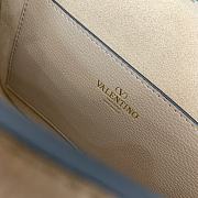 Valentino Garavani Alltime Grainy Calfskin Shoulder Bag Beige Size 23.5 x 18 x 8 cm - 5